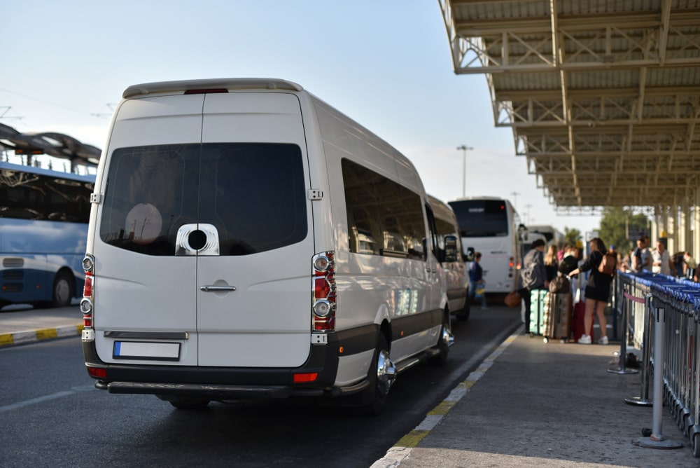 Pourquoi opter pour un parking avec navette à Charleroi